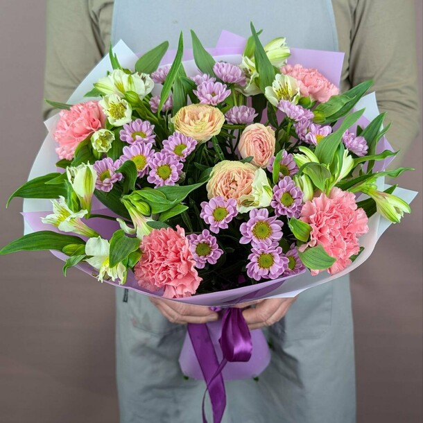 Букет из роз, хризантем, лизиантусов «Аврора»